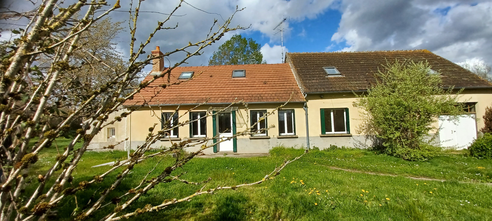 Vente Maison 2 chambres plainpied étage aménageable Jardin 2600 m²